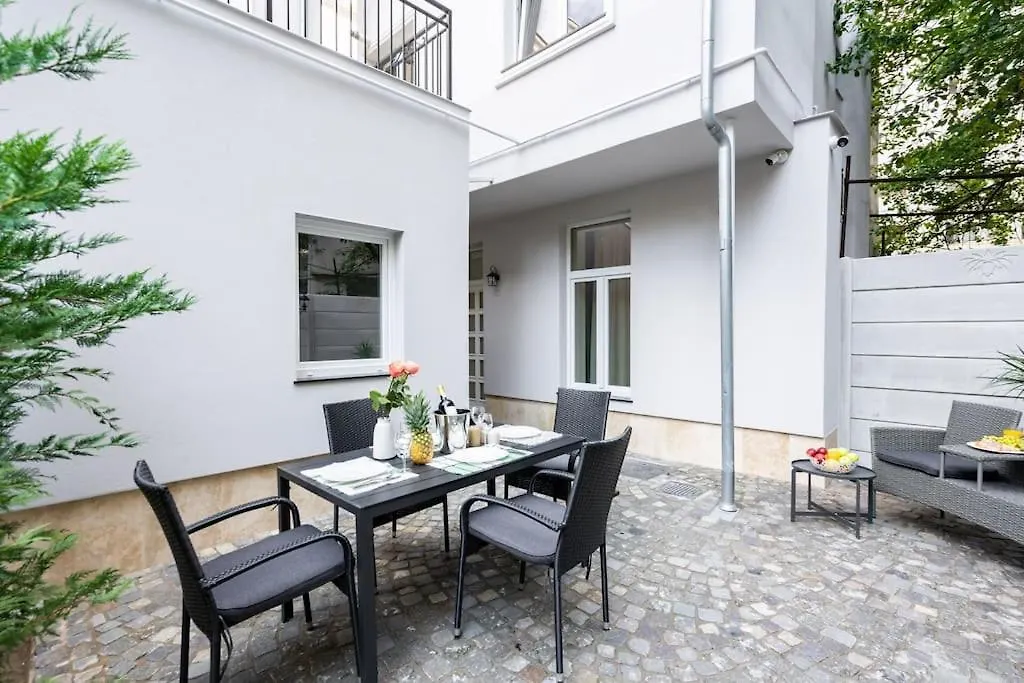 Berthelot King'S Apartment With Courtyard Bucharest